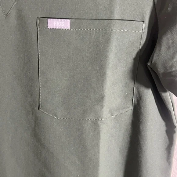 Figs Women's Catarina One-Pocket Olive Green V-Neck Scrub Top size L medical - Picture 5 of 7